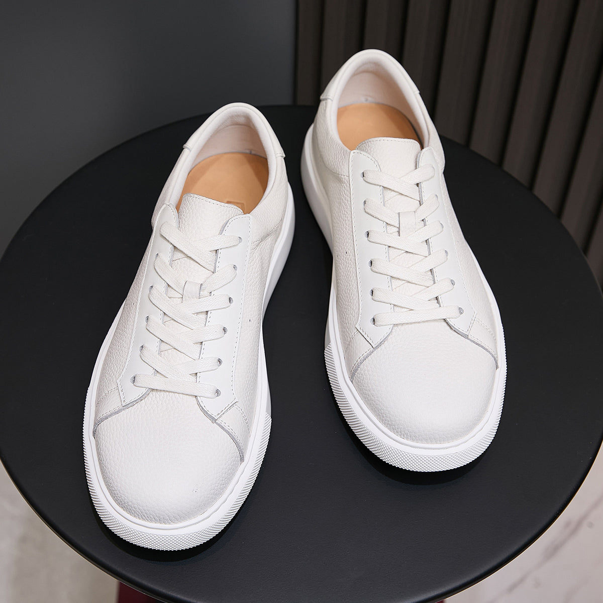 Men's genuine leather sneakers, white low-top lace-up shoes with cushioned collars
