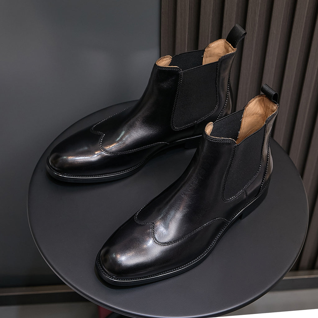 Men's pointed-toe black chelsea boots with elastic side panels and light interior lining