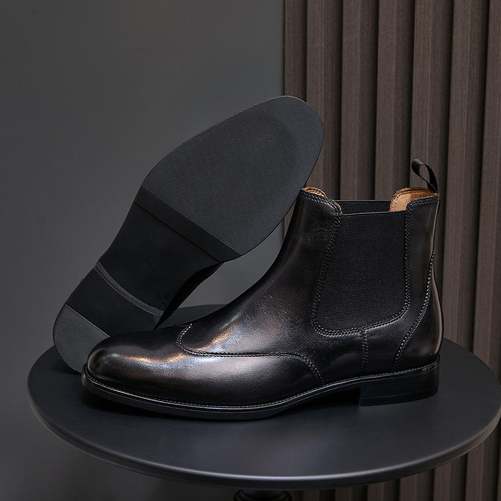 Men's pointed-toe black chelsea boots with elastic sides and black outsole