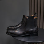 Men's pointed-toe black chelsea boots, smooth upper with elastic side panel and pull tab