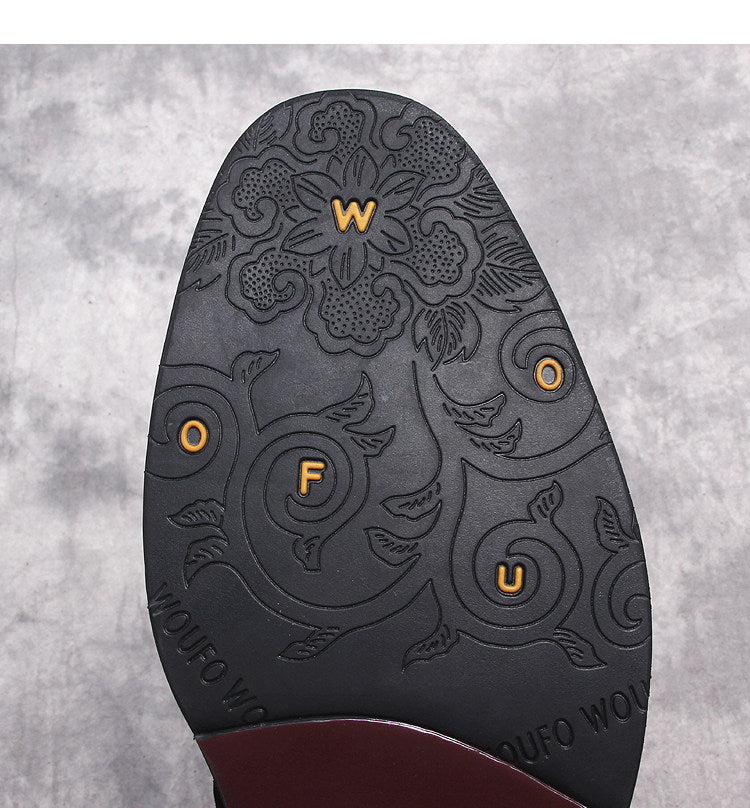 Shoe outsole tread with decorative pattern and colored traction icons