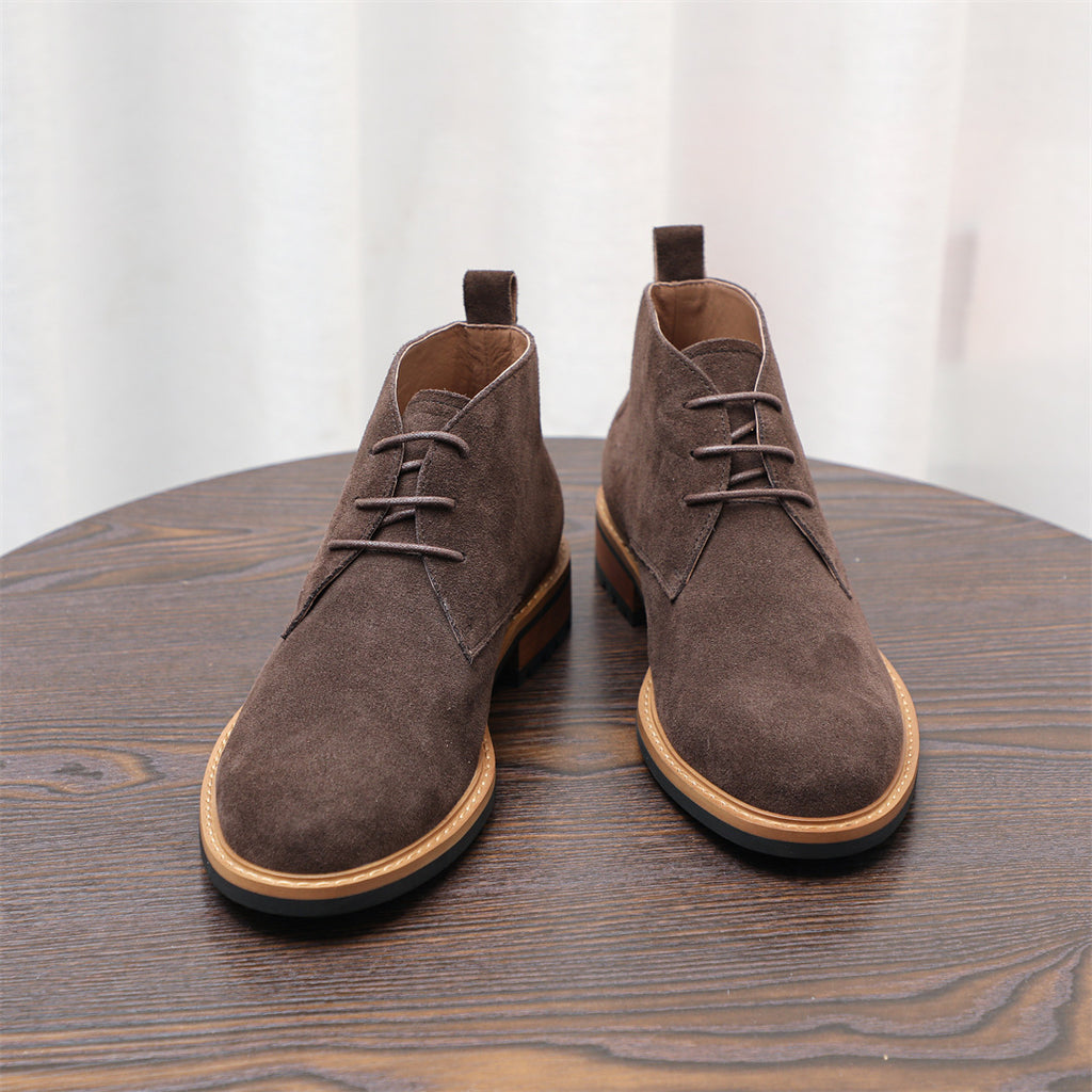 Dark brown suede chukka boots with lace-up and rubber sole, low ankle.