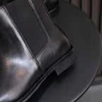 Pointed-toe Chelsea boots, black, close-up of elastic gore and textured heel