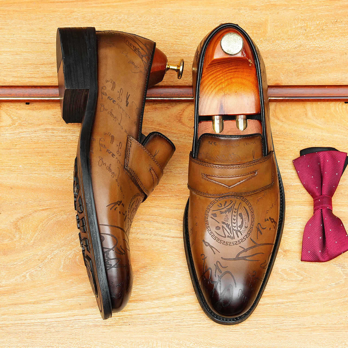 Men's Carved Tassel Pointed Toe Leather Loafers