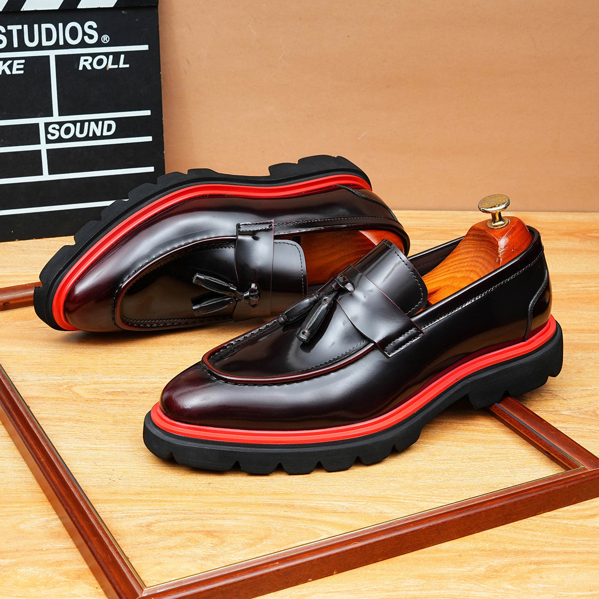 Men's Glossy Contrast Trim Tassel Leather Loafers