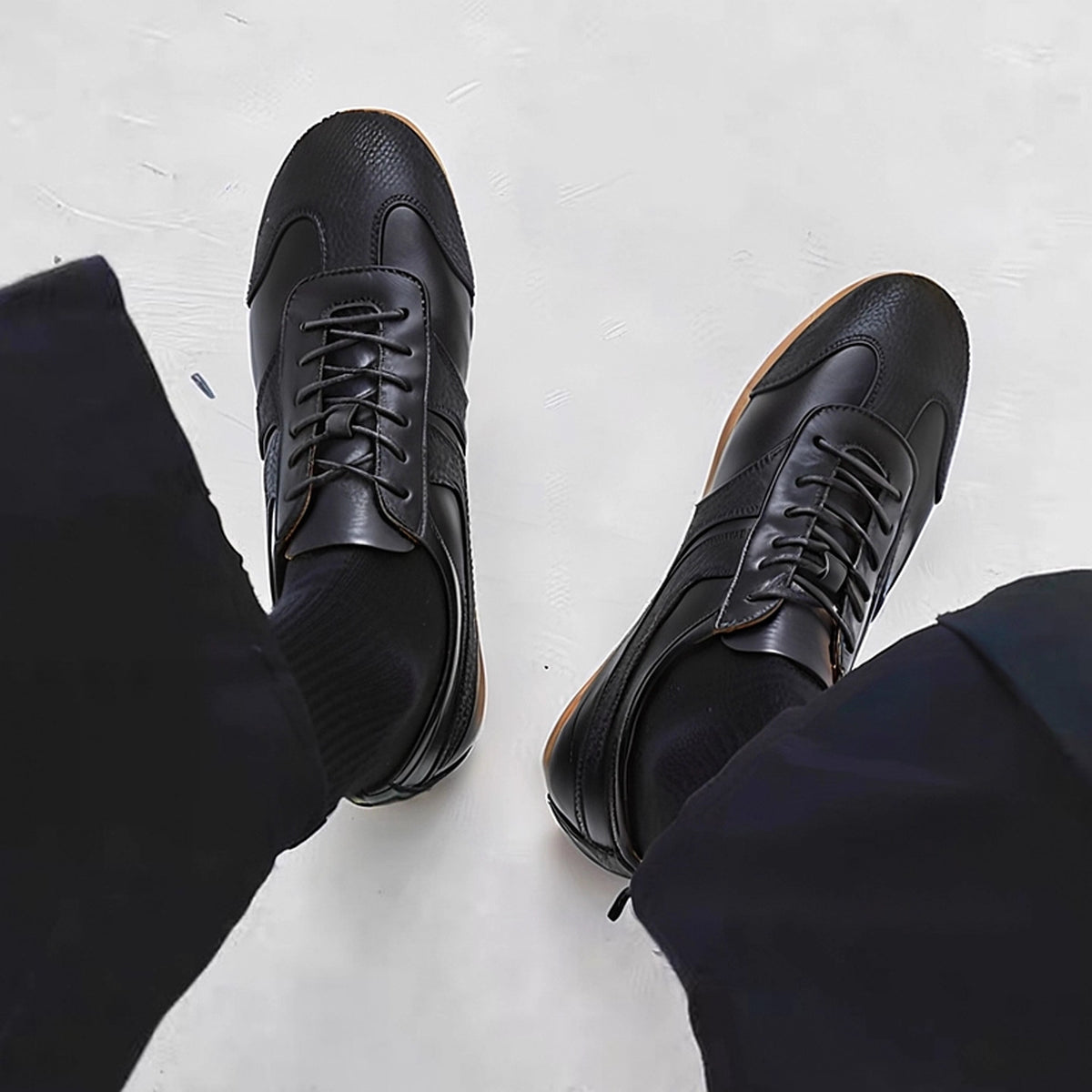 Men's black leather sneakers with lace-up closure and low-profile sole