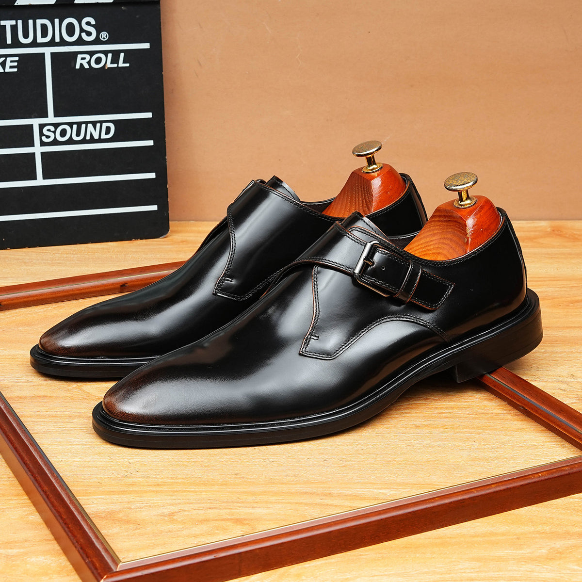 Men's Sleek Pointed Toe Single Monk Strap Leather Shoes