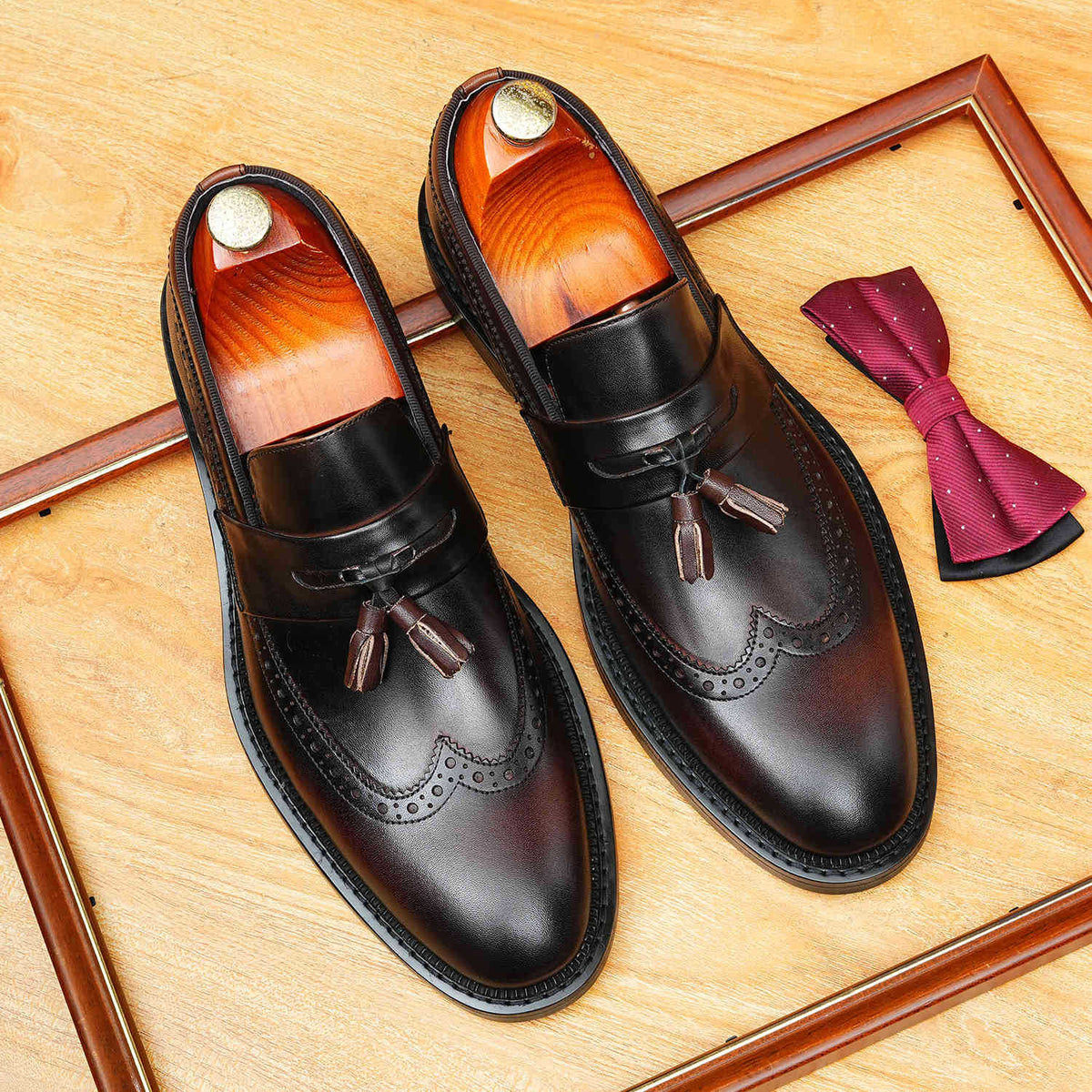 Men's Burnished Brogue Tassel Round Toe Leather Loafers