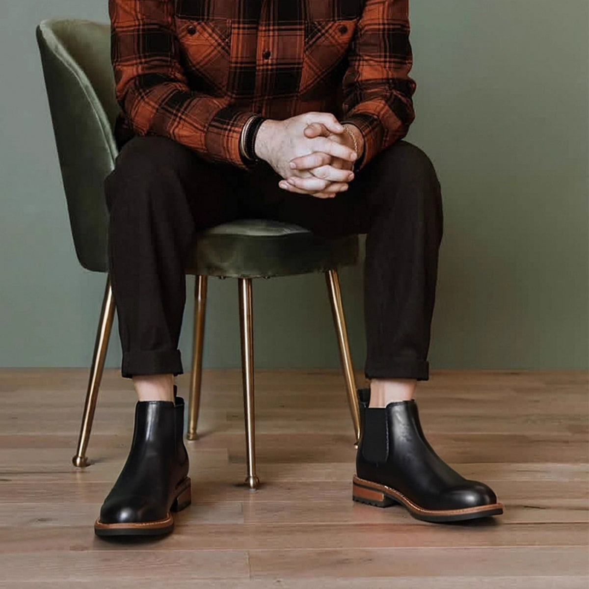 Men's Leather Contrast Welt Lug Sole Chelsea Dress Boots