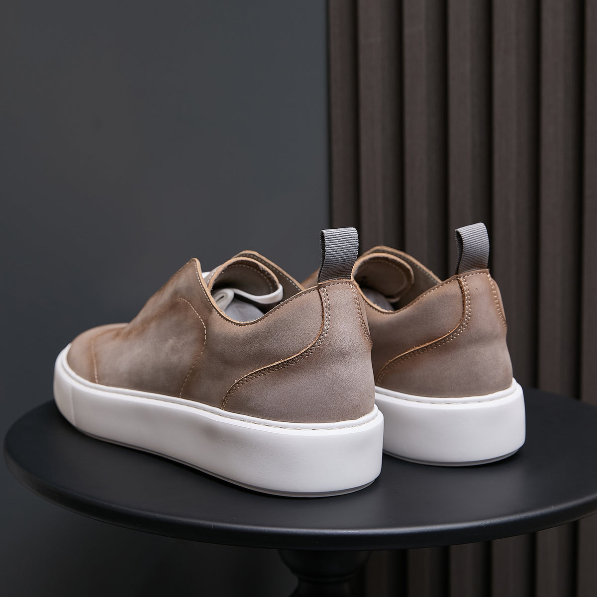 Men's genuine leather sneakers in tan/brown, white rubber sole, minimalist low-top.