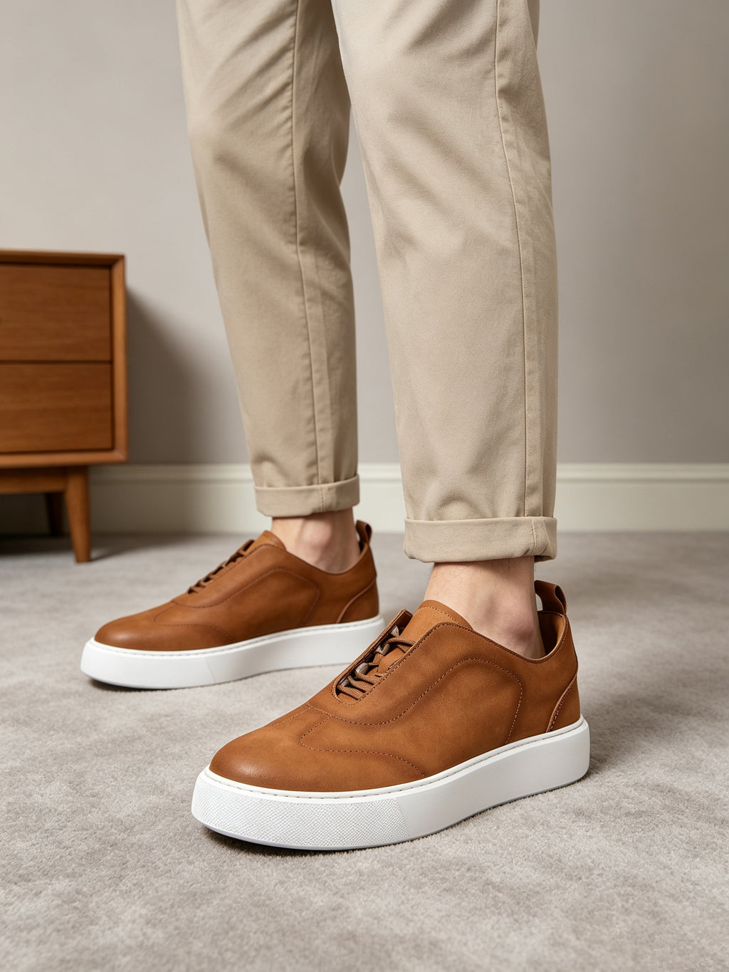 Brown leather sneakers, low-profile lace-up with white sole and side panels