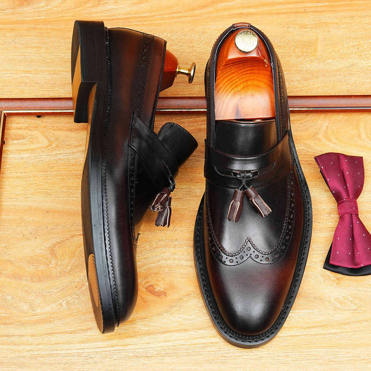 Men's Burnished Brogue Tassel Round Toe Leather Loafers