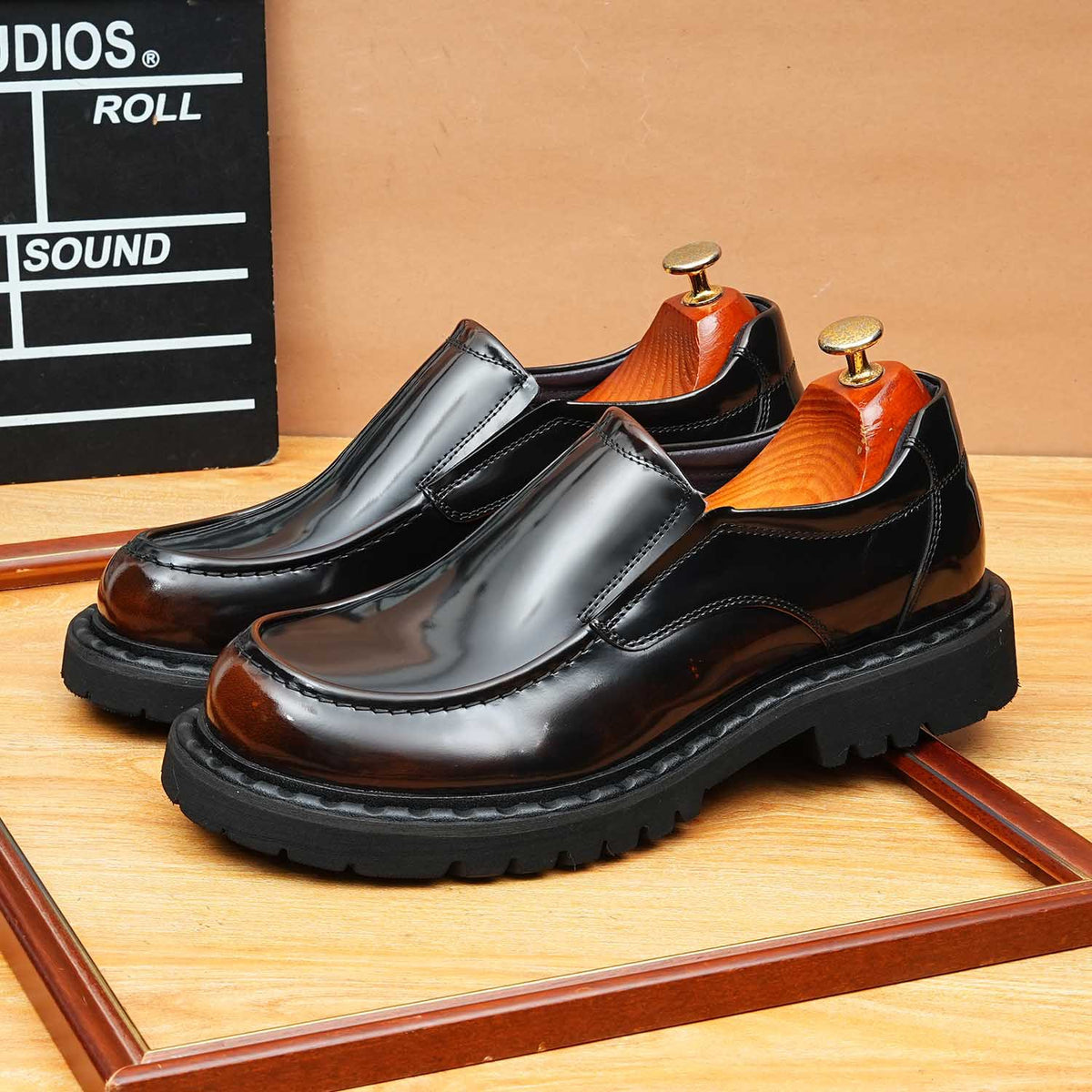 Men's Polished Round Toe Thick Sole Leather Loafers