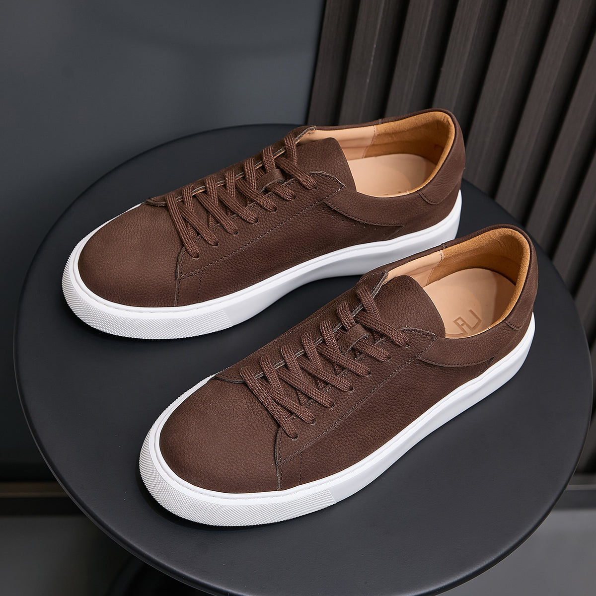 Men's brown leather sneakers with lace-up closure and white rubber sole