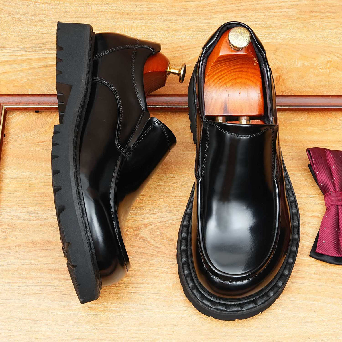 Men's Polished Round Toe Thick Sole Leather Loafers