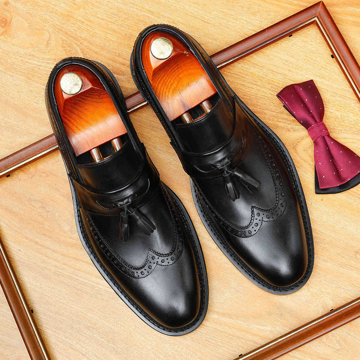 Men's Burnished Brogue Tassel Round Toe Leather Loafers