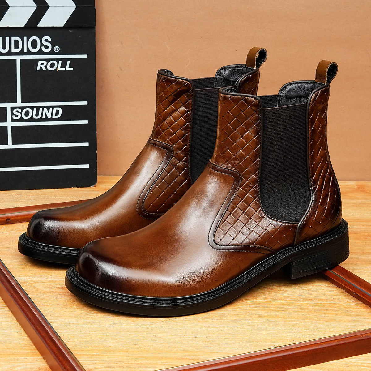 Men's Classic Round Toe Slip-On Leather Chelsea Boots