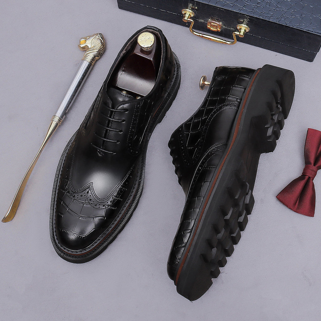 Men's chunky lug sole wingtip brogue oxford shoes, black side profile and tread sole