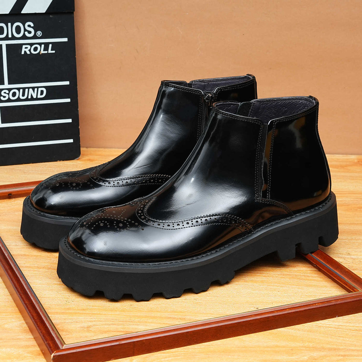 Men's Round Toe Brogue Thick Sole Leather Zip Boots