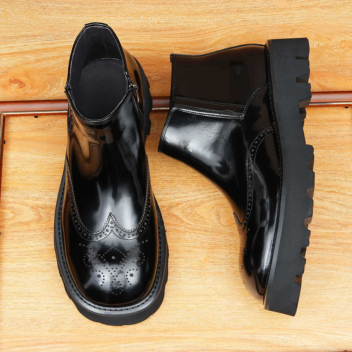 Men's Round Toe Brogue Thick Sole Leather Zip Boots