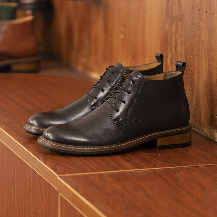 Men's black leather lace-up chukka boots with plain toe and thick cushioned sole