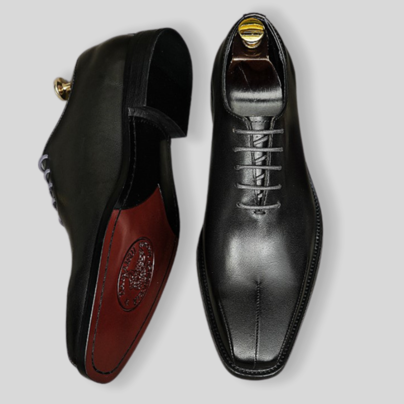 Men's black chunky lug-sole wingtip brogue oxford shoes, lace-up.