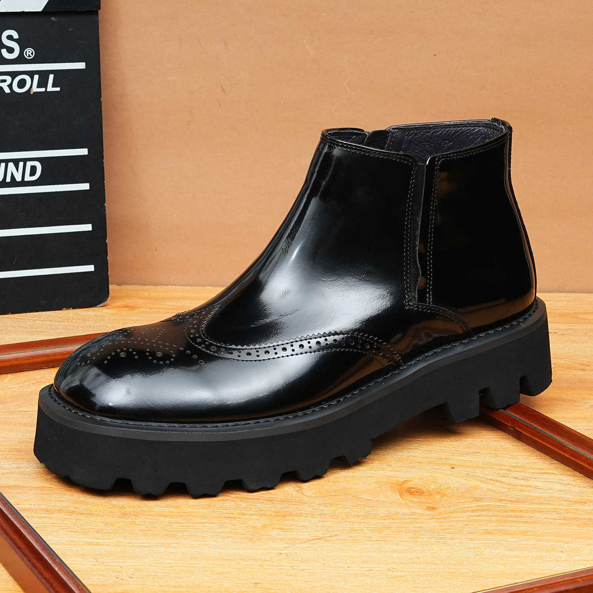 Men's Round Toe Brogue Thick Sole Leather Zip Boots