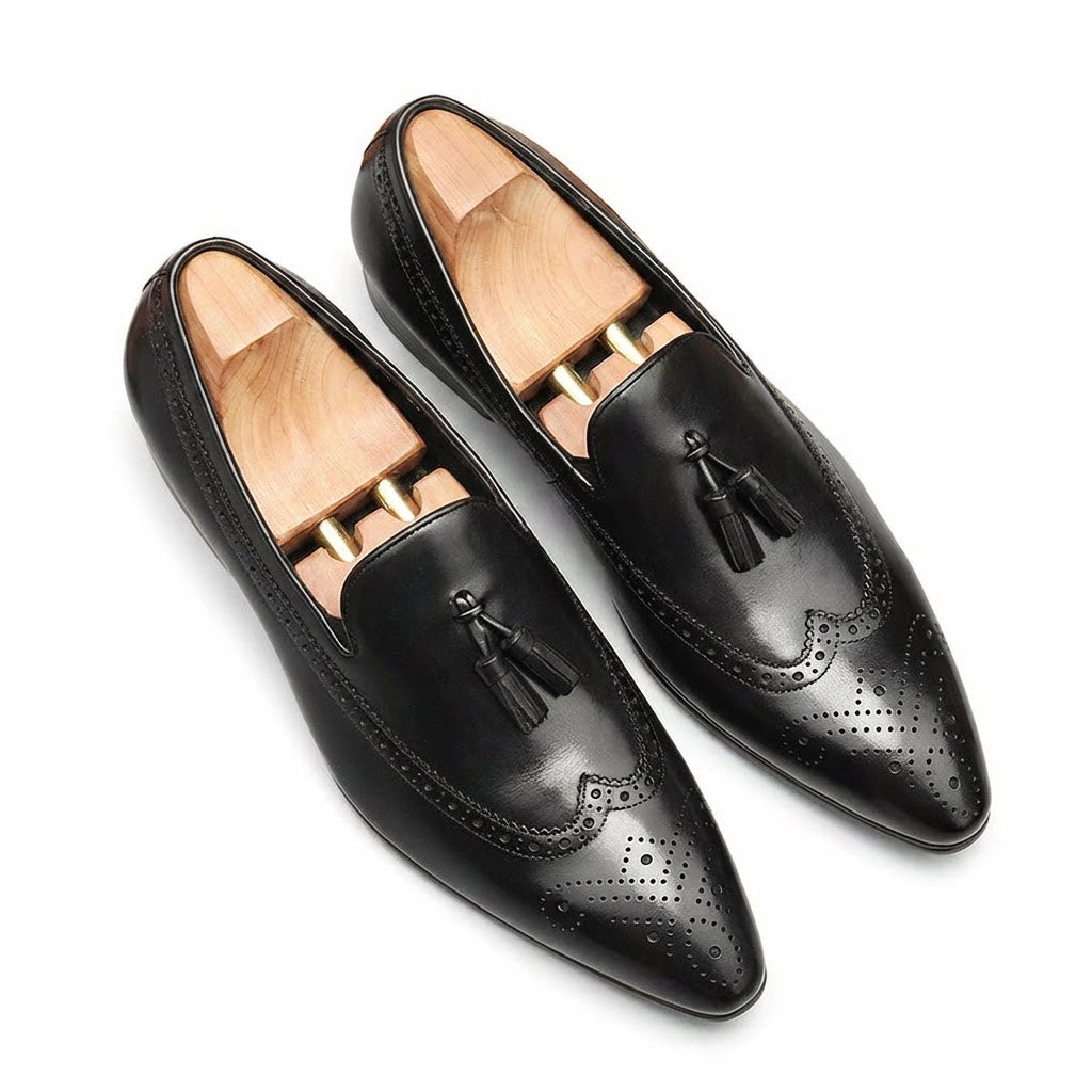 Bomeishoes Men's Black Tassel Formal Loafers, Pointed Toe Brogue Dress Shoes with Wingtip Detail.