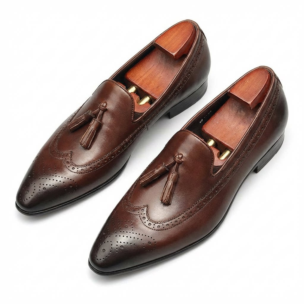 Bomeishoes Men's Wine Red Tassel Formal Loafers, Sophisticated Burgundy Brogue Dress Shoes for Men.