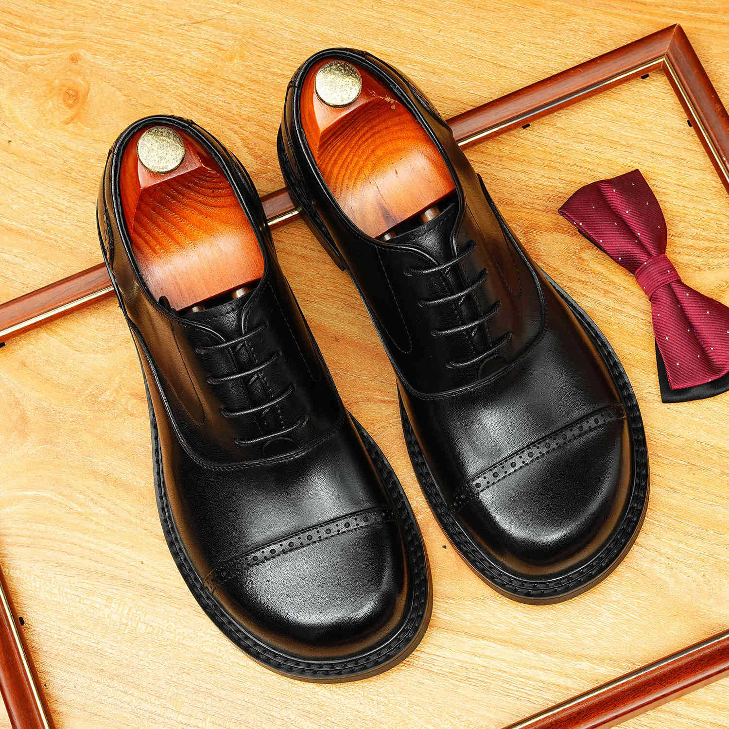 Men's Cap Toe Leather Oxford Dress Shoes | Black & Brownyes