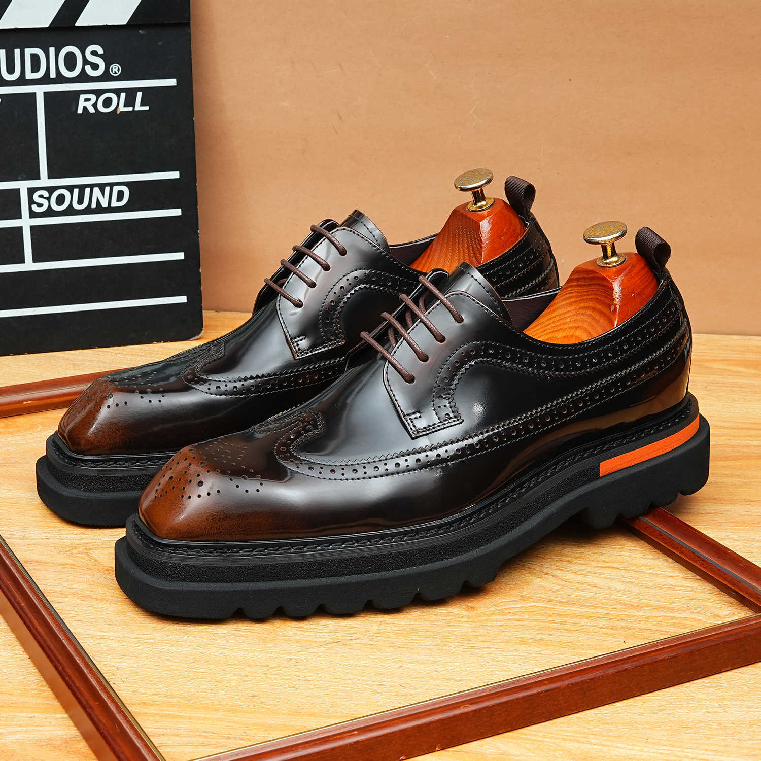 Men's Square Brogue Derby: Fashion Contrast Welt Formal Dress
