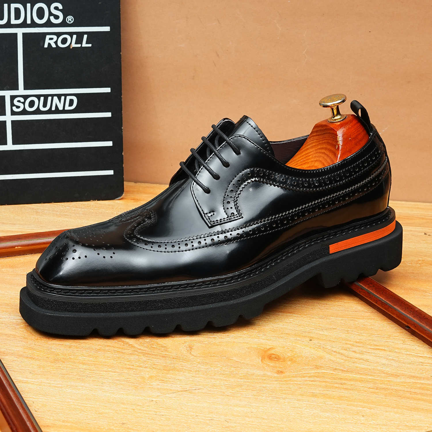 Men's Square Brogue Derby: Fashion Contrast Welt Formal Dress