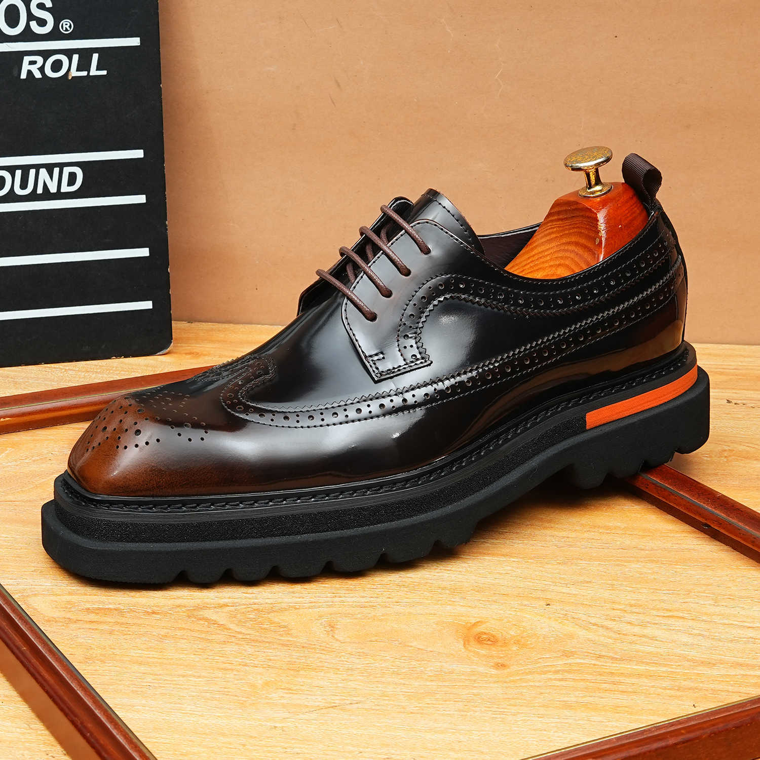 Men's Square Brogue Derby: Fashion Contrast Welt Formal Dress