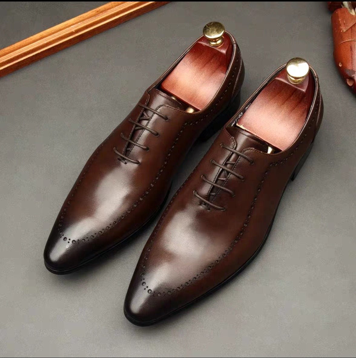 Sleek Pointed Dotted Oxfords Men's Executive Dress Shoesyes