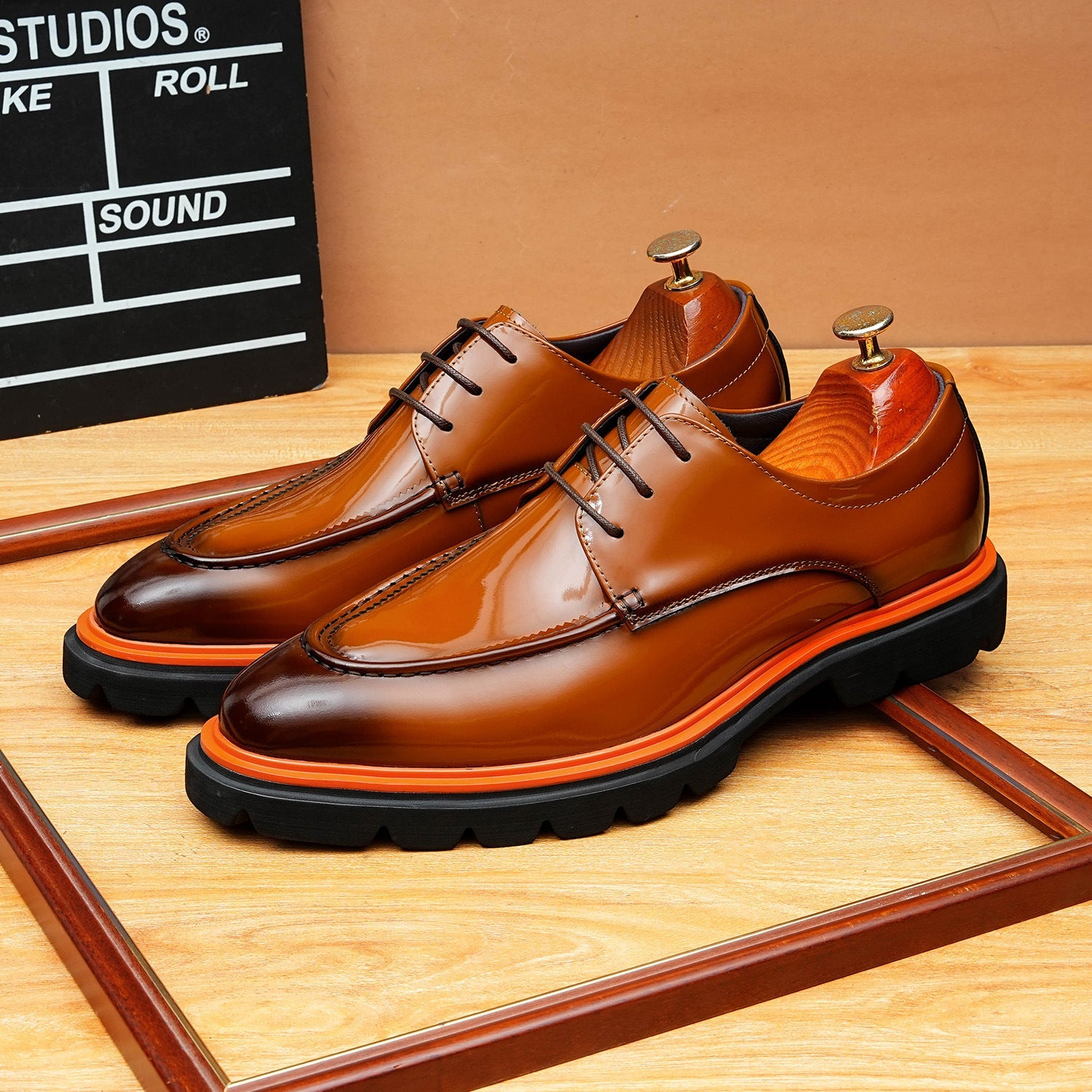 Trending Men's Platform Derby: Fashion Glossy Moc Toe Dress