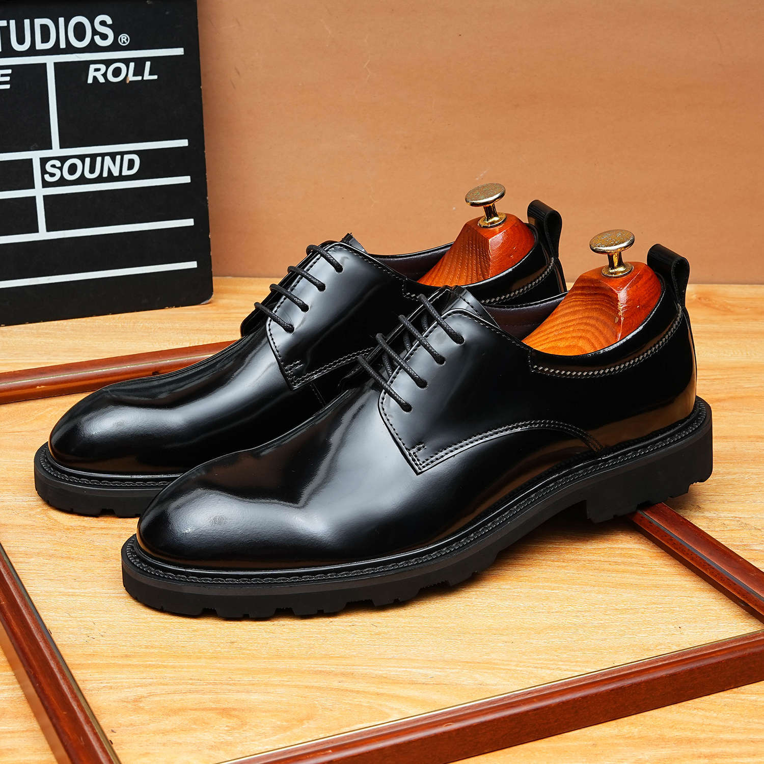 Trending Men's Platform Derby: Fashion Glossy Wedding Dress
